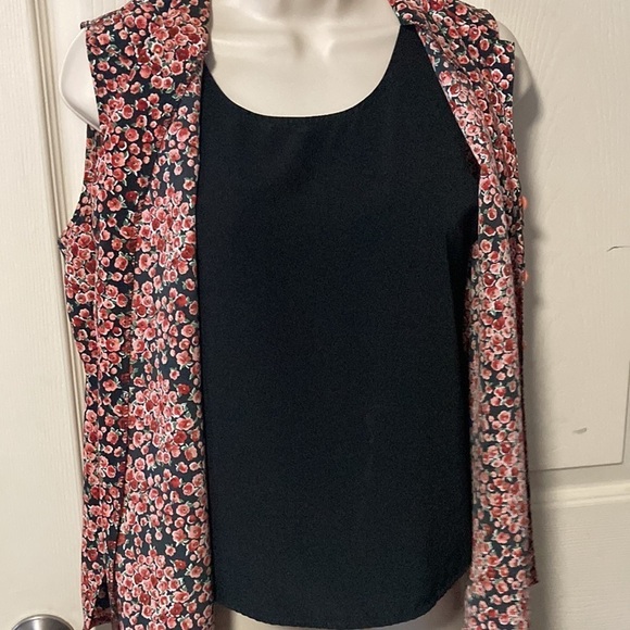 Button up top with attached tank - Picture 5 of 7